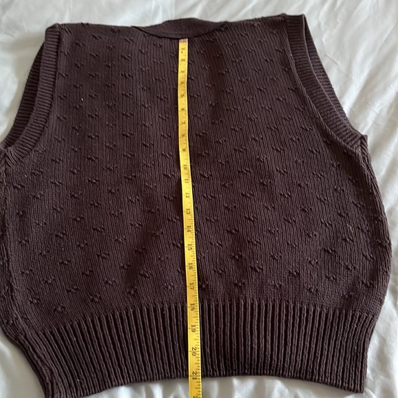 Vest - Picture 8 of 9